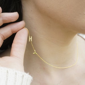 Personalisierte Anfangshalskette Gold für Frauen Minimalist Silber Buchstabe Anhänger Halskette Zierliche Mama Seitlich Initialen Halskette Zierlich