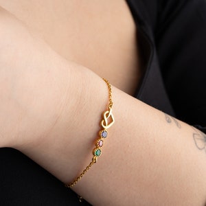 Bracelet délicat avec pierres de naissance en or Bracelet en argent avec pierres de naissance pour la famille, pierre de naissance de décembre, bracelet pour maman, pierre de naissance personnalisée, coeur