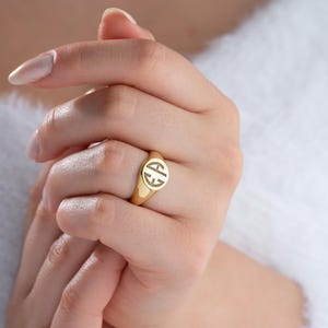 Personalized Signet Ring Custom Initial Signet Ring with Initials Women Sterling Silver Monogram Signet Ring Old English Letter Ring for Mom