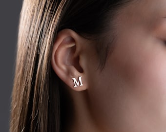 Kleine Initialen Ohrringe Benutzerdefinierte Ohrstecker Ohrringe Buchstaben Ohrstecker Silber Buchstaben Ohrringe Gold erste Ohrringe Personalisierter Ohrstecker