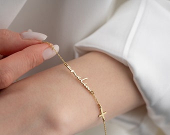 Pulsera de nombre de oro pequeño Pulsera de cruz de plata para mujer con nombre escrito a mano Pulsera de piedra de nacimiento Pulsera de encanto cruzado delicado Regalo del Día de la Madre