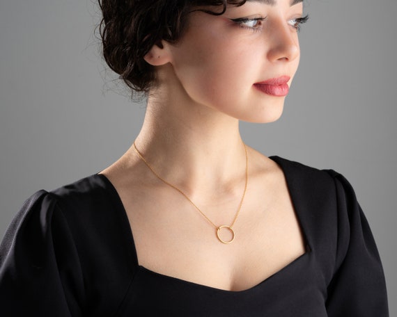 Collana con chiusura a molla, collana con catena a maglie, delicata collana color oro per donna, collana con ciondolo apribile, collana con chiusura rotonda - Italia