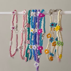 Daisy beaded Anklets! Great for summer. You choose size (9/9.5/10 inches) Made with high quality thread & optional 1 inch extender.