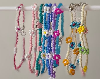 Daisy beaded Anklets! Great for summer. You choose size (9/9.5/10 inches) Made with high quality thread & optional 1 inch extender.