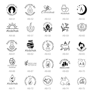 Könnte beinhalten: Eine Sammlung von Schwarz-Weiß-Logodesigns für Töpferunternehmen. Die Logos zeigen verschiedene Illustrationen, darunter Vasen, Tiere und botanische Elemente, mit dem Text "Pottery by Abdelhak" oder "Abdelhak". Jedes Design ist mit einem "AB"-Code gekennzeichnet.