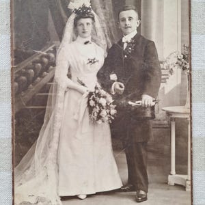 Antieke kastfoto, bruid en bruidegom, bruiloft 3, rond 1900, kartonnen foto, foto, bruiloft