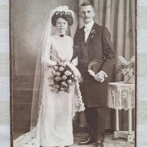 Antieke kastfoto, bruid en bruidegom, bruiloft 1, rond 1900, kartonnen foto, foto, bruiloft