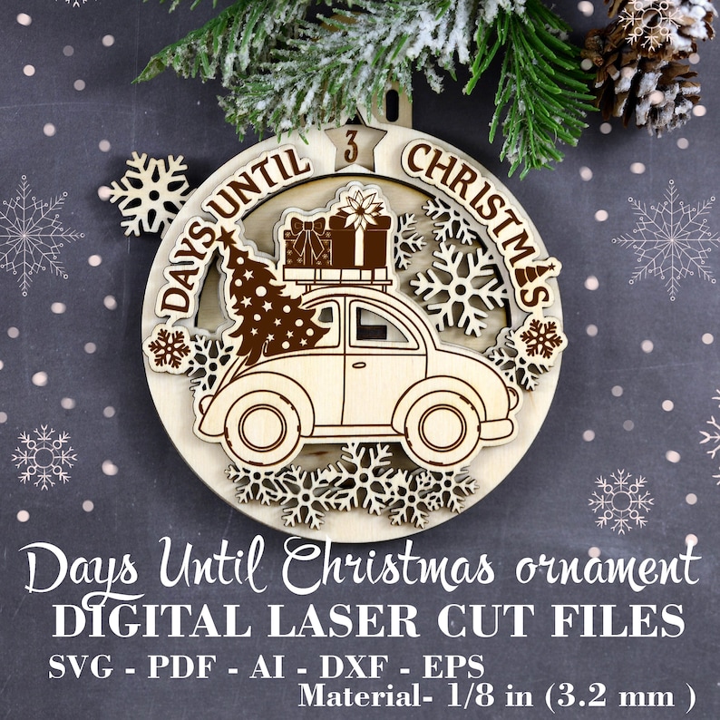 Puede incluir: Un adorno navide&ntilde;o de madera con un coche que lleva un &aacute;rbol de Navidad y regalos. El adorno est&aacute; decorado con copos de nieve y el texto "DAYS UNTIL 3 CHRISTMAS". El adorno est&aacute; hecho de madera de 3,2 mm de grosor.