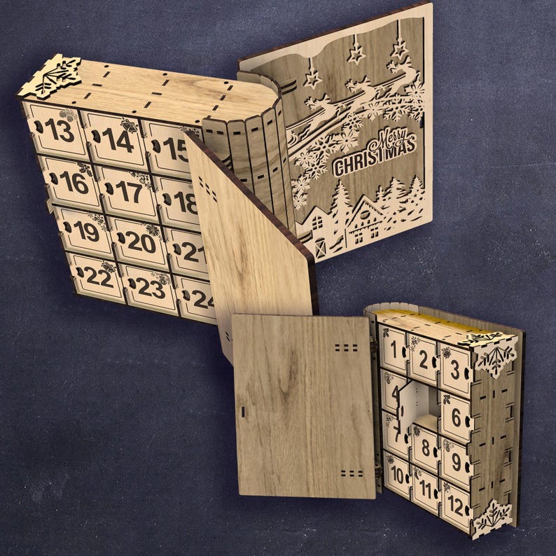 Peut inclure: Un calendrier de l'Avent en bois en forme de livres ouverts. Le calendrier comporte 24 compartiments num&eacute;rot&eacute;s, avec des motifs d&eacute;coup&eacute;s au laser d'une sc&egrave;ne de No&euml;l et des accents d&eacute;coratifs. Les chiffres sont en noir.