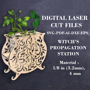 Könnte beinhalten: Eine Holz-Vermehrungsstation in Form eines Kessels mit einem dekorativen floralen Design. Sie hat sechs Glasröhrchen für Stecklinge und ist für 1/8 Zoll (3,2 mm) oder 4 mm dickes Material geeignet. Die digitalen Dateien sind in den Formaten SVG, PDF, AI, DXF und EPS verfügbar.