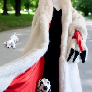 Disney Women's Deluxe Cruella De Vil Coat Costume