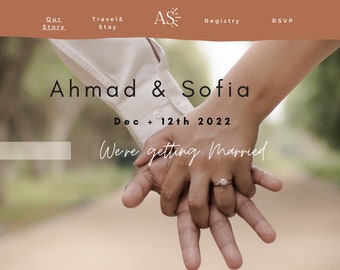 Puede incluir: Un anuncio de boda con una foto de una pareja tomándose de la mano. El texto dice "Ahmad & Sofia" y "Dec 12th 2022" y "We're getting married".