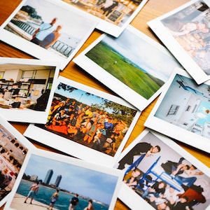 Niestandardowe wydruki Instax Wide | Natychmiastowy wydruk | Spersonalizowane zdjęcie retro w stylu White Borderer | Estetyka lat 90. | Krajobraz | Zdjęcia grupowe