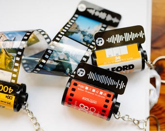 Chaveiro personalizado com rolo de filme musical: presente com foto personalizada
