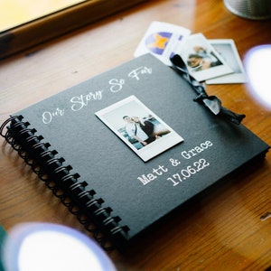 Nuestra historia hasta ahora Álbum de recortes / Libro de memoria Polaroid personalizado / Álbum de recortes de parejas / Regalos para ella / Álbum de fotos de aniversario de San Valentín