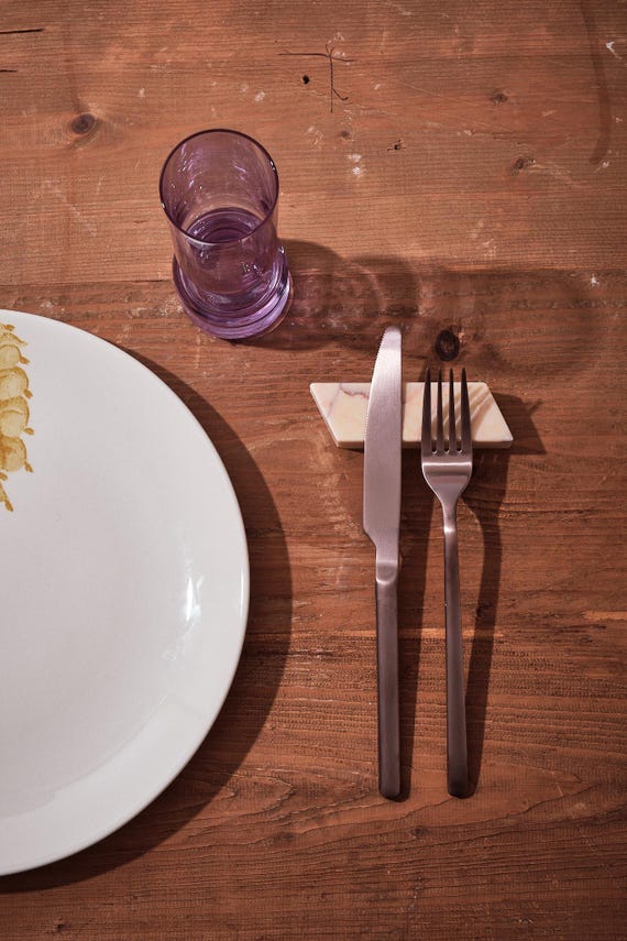 Marmor mit Messerschnitt | Lifestyle-Geschenk | Essgeschirr | Haushaltswaren | Tischdekoration | Besteckablage | Marmor-Haushaltswaren | Mise en Place | Geschirr