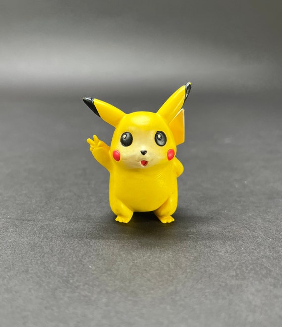 Vintage Pikachu Figurine. Nintendo. Tomy. 1999 
