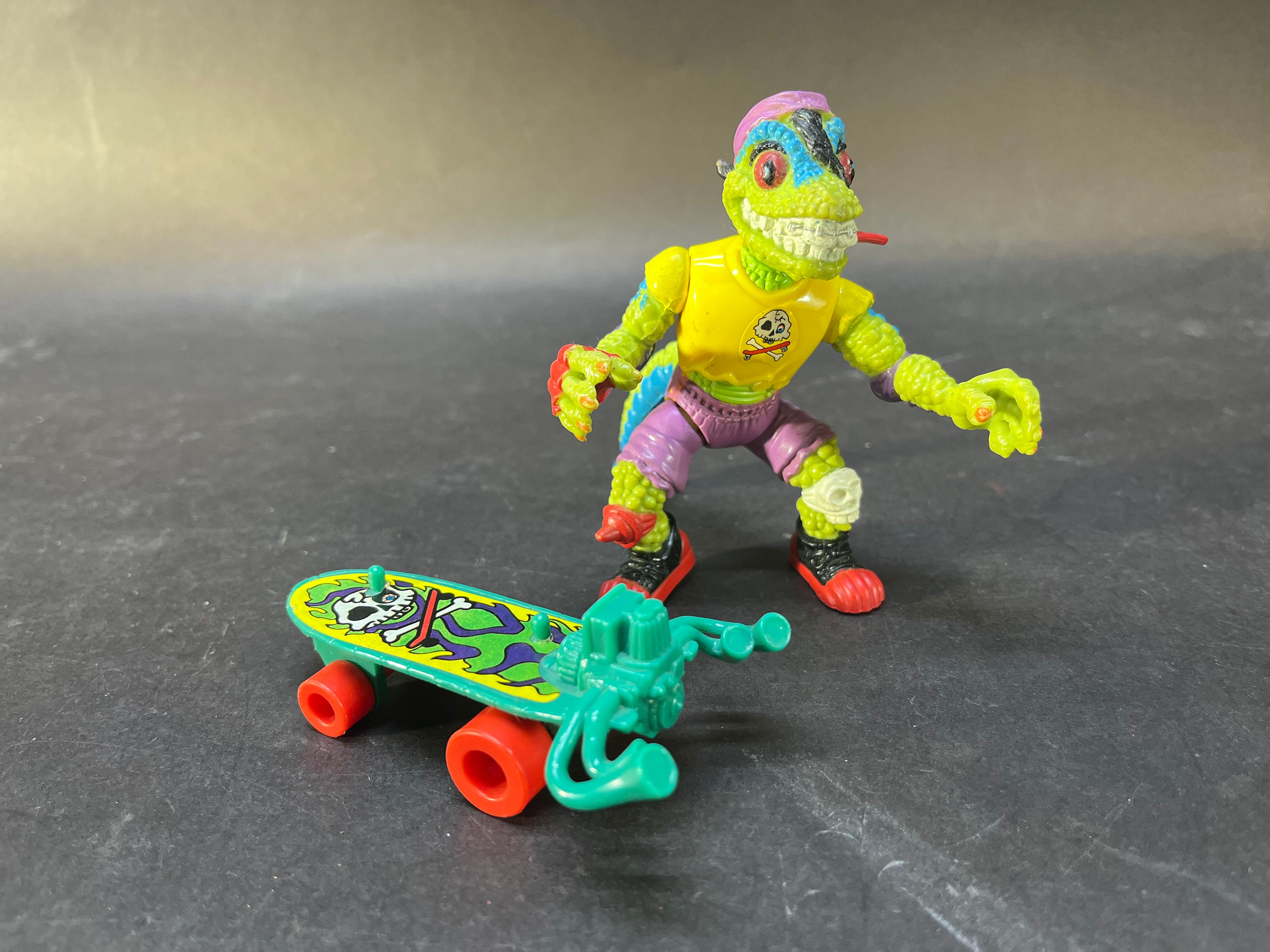 TMNT action figure :  Mondo Gecko 100% complete. Playmates 1990