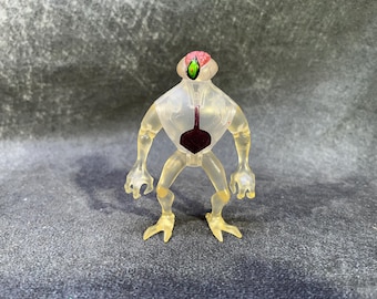 Ben 10 action figure: DNAlien clear, 4 inches. Bandai/cartoon network