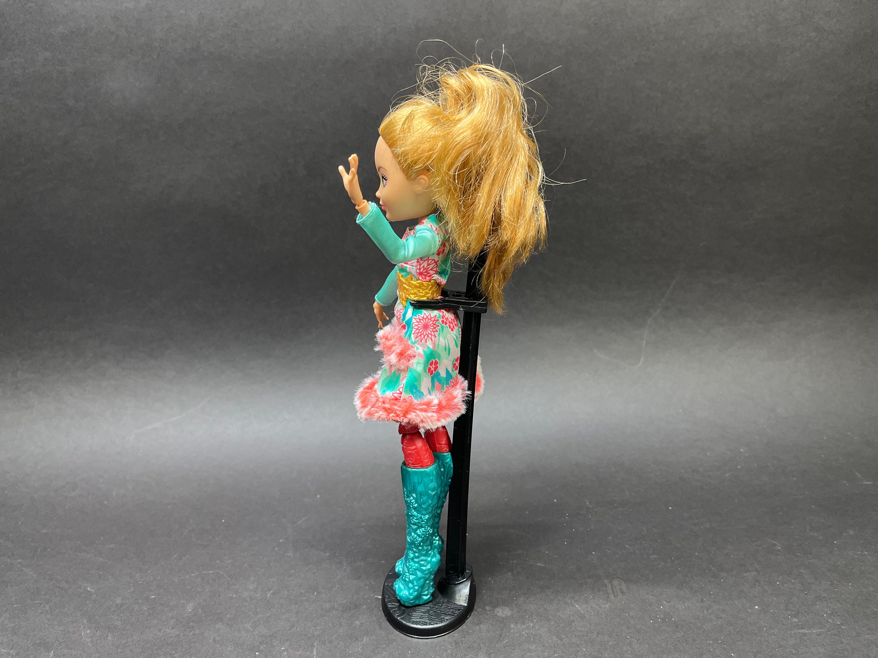 Mattel ever after high “epic winter” ashlynn ella