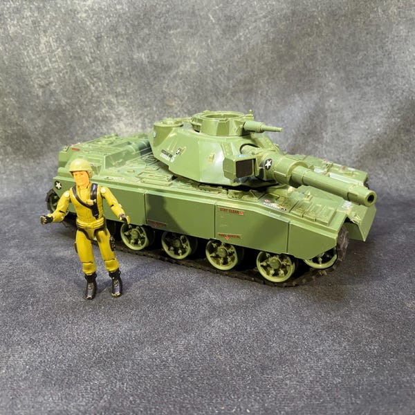 Gi Joe Vehicle : Mobat with Steeler (straight arms, broken hands). Working Hasbro 1982. ** Canadian stickers**