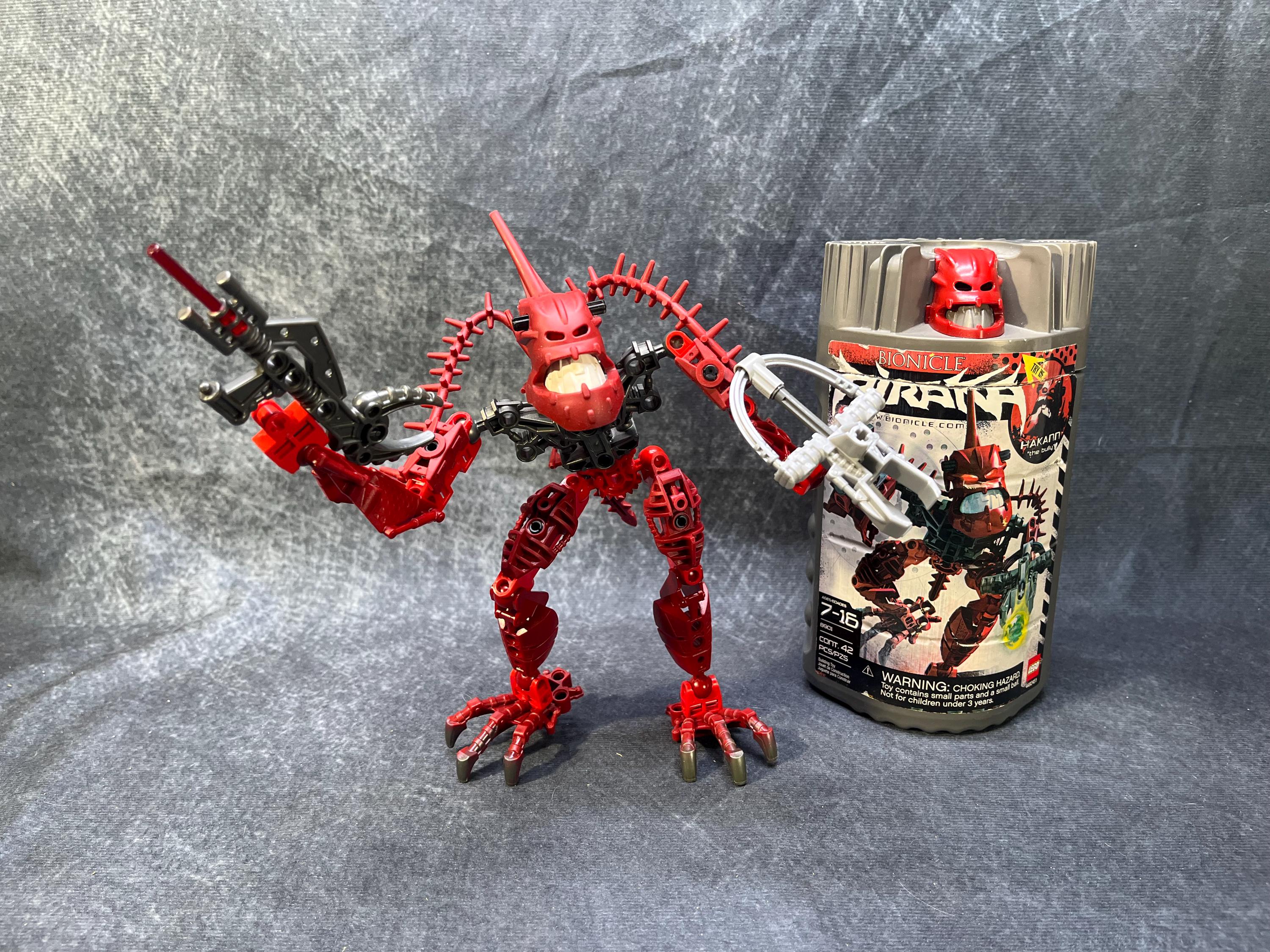 Bionicles buildable toy Piraka Hakann no 8901. 95 Complete with canister. Lego