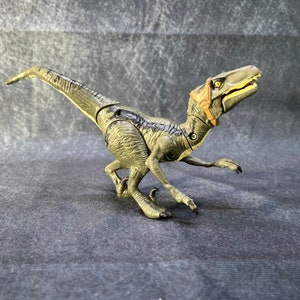 Jurassic World toy : Velociraptor «blue» incomplete. Hasbro