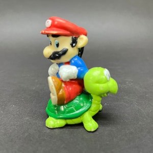 Super Mario PVC Figur. Mario springt über Kupa. Nintendo, Applaus 1989