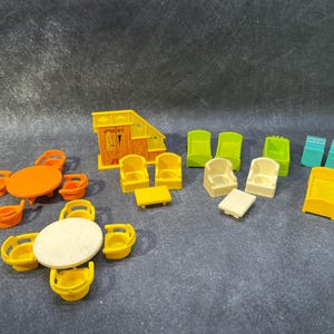 Vintage Fisher Price little people house (952) accessories. You choose.