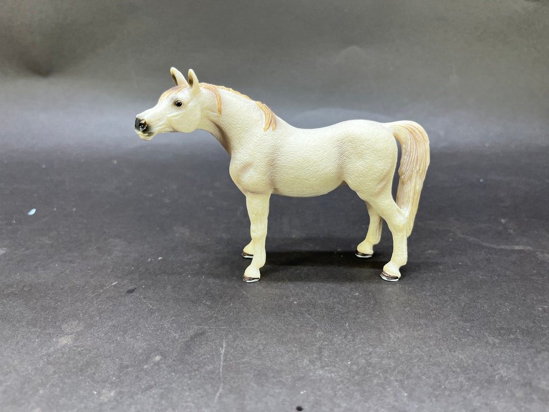 Schleich Yegua Árabe – Figura Realista De Caballo, 13 X 5 X 10 Cm, Para Niños De 5 A 12 Años, Ideal Para Coleccionar Y Jugar