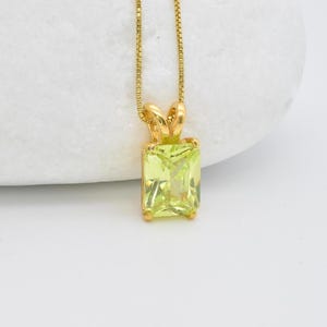 Goudgroene diamanten hanger, solitaire diamantketting, vierkante diamanten ketting, geboortesteen april, cadeau voor haar, diamanten ketting gemaakt