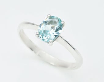 Anillo de aguamarina azul, aguamarina creada, anillo de compromiso con aguamarina, anillo con piedra natal de marzo, anillo solitario de aguamarina, anillo ovalado de aguamarina