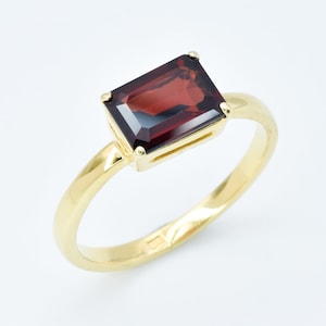 Gold Garnet Ring, Natural Garnet, Solitaire Garnet Ring, Garnet Baguette Gold Ring, January Birthstone Ring, Garnet Baguette Ring