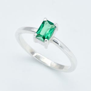 Baguette Emerald Ring, Solitaire Emerald Ring, Green Promise Ring, Emerald Minimalist Ring, May Birthstone Ring, Emerald Engagement Ring