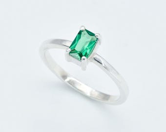 Baguette Emerald Ring, Solitaire Emerald Ring, Green Promise Ring, Emerald Minimalist Ring, May Birthstone Ring, Emerald Engagement Ring