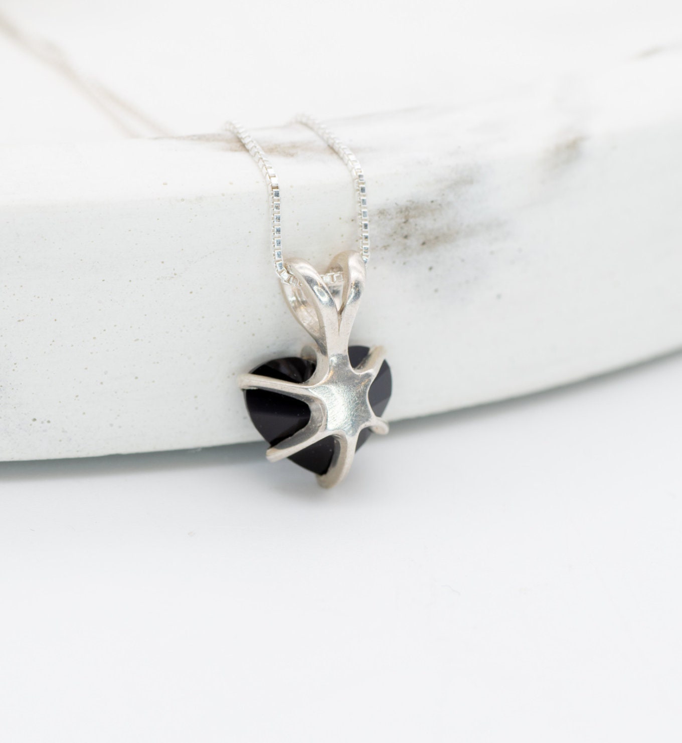 ◇HYERES LOR◇ Essence Silver (W) Tennis Heart Necklace Onyx Onyx Heart Solitaire Pendant in Silver, Black Heart Shape
