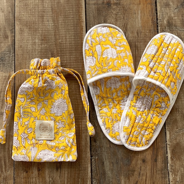 Padded quilted travel shower slippers with matching bag · Pure cotton block print handmade and handprinted in India · yellow whiteflowers