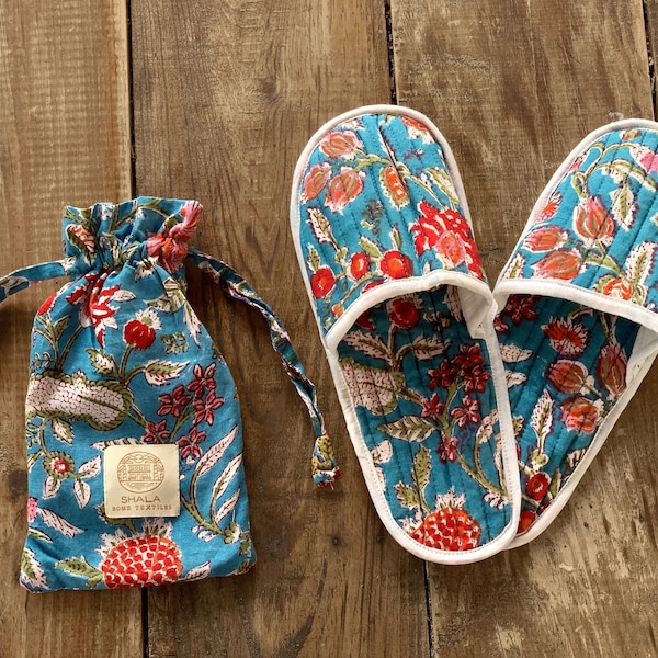 Padded quilted travel shower slippers with matching bag · Pure cotton block print handmade and handprinted in India · Blue pink flowers