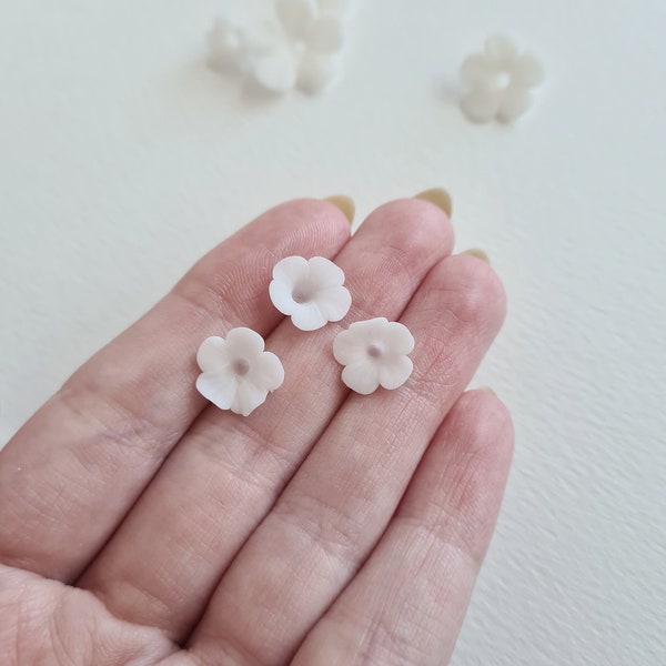 10 perles de fleurs en argile blanche douce | Fait main | Pâte polymère | Artisanat floral | perles faites main | Mariage | Mariage