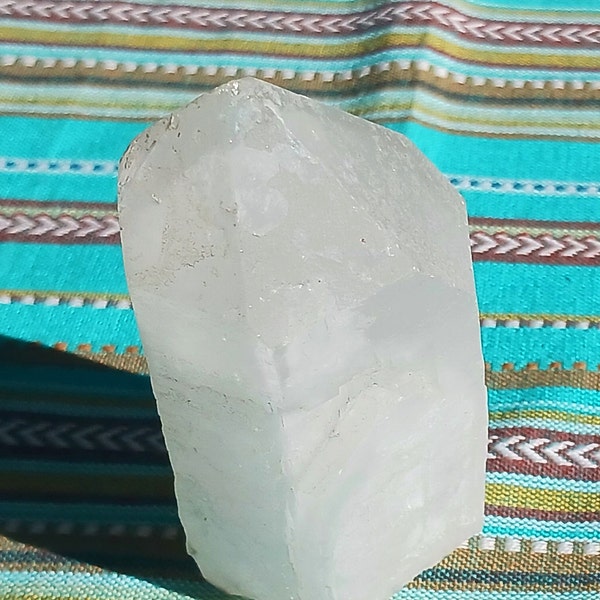 Quartz point, 165g, 3.4". This specimen is from the Lyndhurst Ontario Mine (closed).   Nice for freestanding display or Reiki.