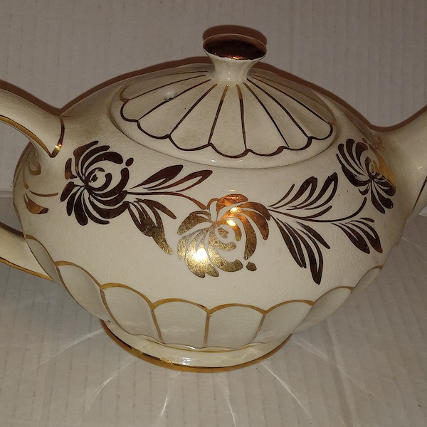 Sadler England Art Deco Aladdin Ivory & Gold Paneled 4 Cup Teapot 5”x10”