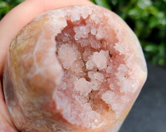 Ametista rosa druzy a forma libera, inclusioni di quarzo ialino e calcite, 606 g, regalo di cristallo