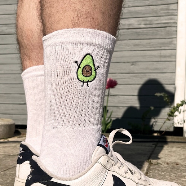 Tennissocken mit freundlicher Avocado bestickt