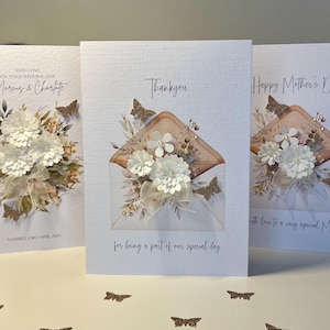 Een luxe bedankkaart in vintage stijl, 3D-bloemen, vlinders, parels, edelstenen en ivoorkleurig organzalint. Bedankt voor je komst naar onze bruiloft