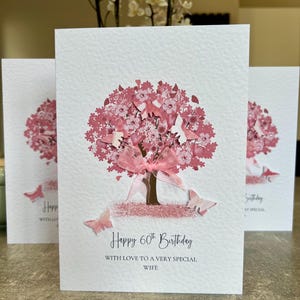 Cartão de aniversário de 60 anos para esposa, cartão de aniversário 3D com cerejeira rosa, personalizável com nome, para qualquer idade. Cartão de aniversário para esposa, cartão de lembrança.