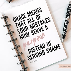 Citação de Brene Brown, Grace Means, painel de meia letra para impressão, painel de meia letra, disco de meia letra, citação de procrastinação