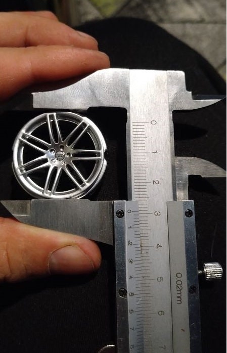 Create your PTS 1/18 rims or any other custom model according to your request... the scale can be adapted