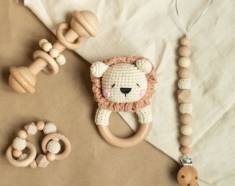 Crochet Lion Baby Gift Set / Wood Rattle / Baby Gift / Handmade / Organic Toy/ Crochet Animals / Baby Shower Gift / Lion Rattle / Wood Toy