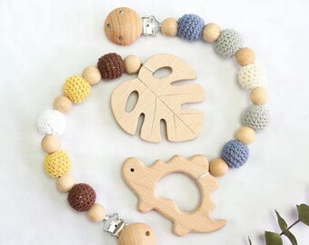 wood pacifier clip, baby shower, crochet pacifier clip, welcome baby gift, Pregnancy gift, baby present, gift for mom, newborn gift set