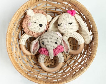 Crochet Animals Rattle personalized, Baby Gift , Wood Baby Rattle, Crochet Rattle Toy,  Newborn Gift, Teething Ring, Crochet Bunny